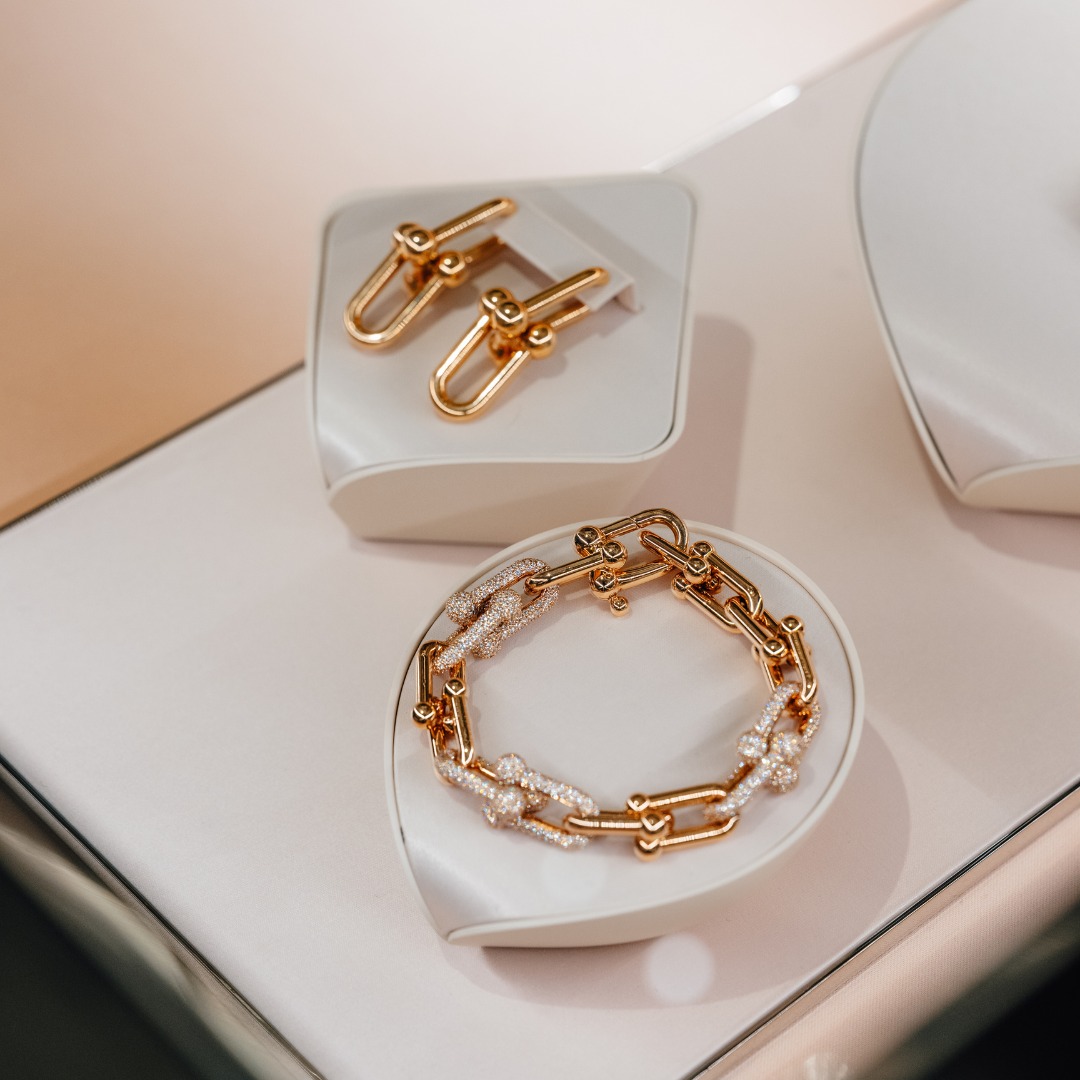 Tiffany hardwear gold link bracelet and earrings