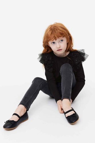 Mini me girl on model.