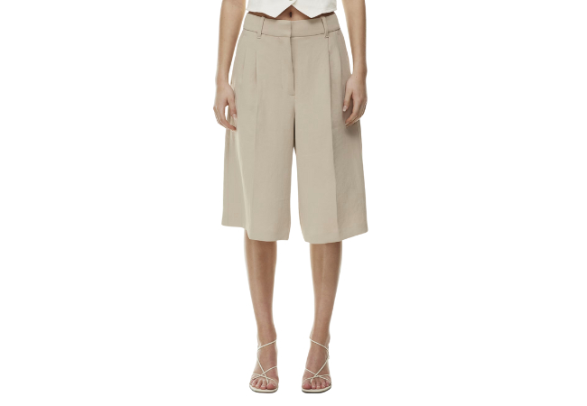 Wilfred The Effortless Short™ Knee Relaxed Pleated Crepe Shorts at Aritzia