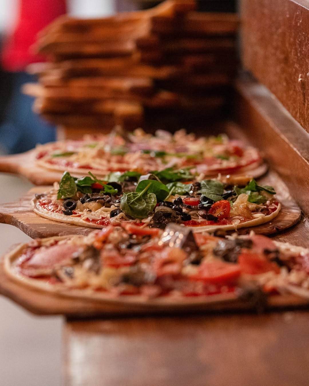 Score pizza